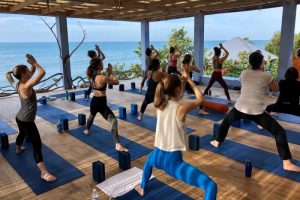 Retreats circle meditating meditation maturi meditare gruppo circolo uomini ritirato madres recinto immersion gesundheit ganzheitliche retiros yapsody entspannung participants schedule